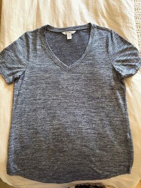 Athleta Breezy V Neck Tee, Heathered Charcoal, size Medium